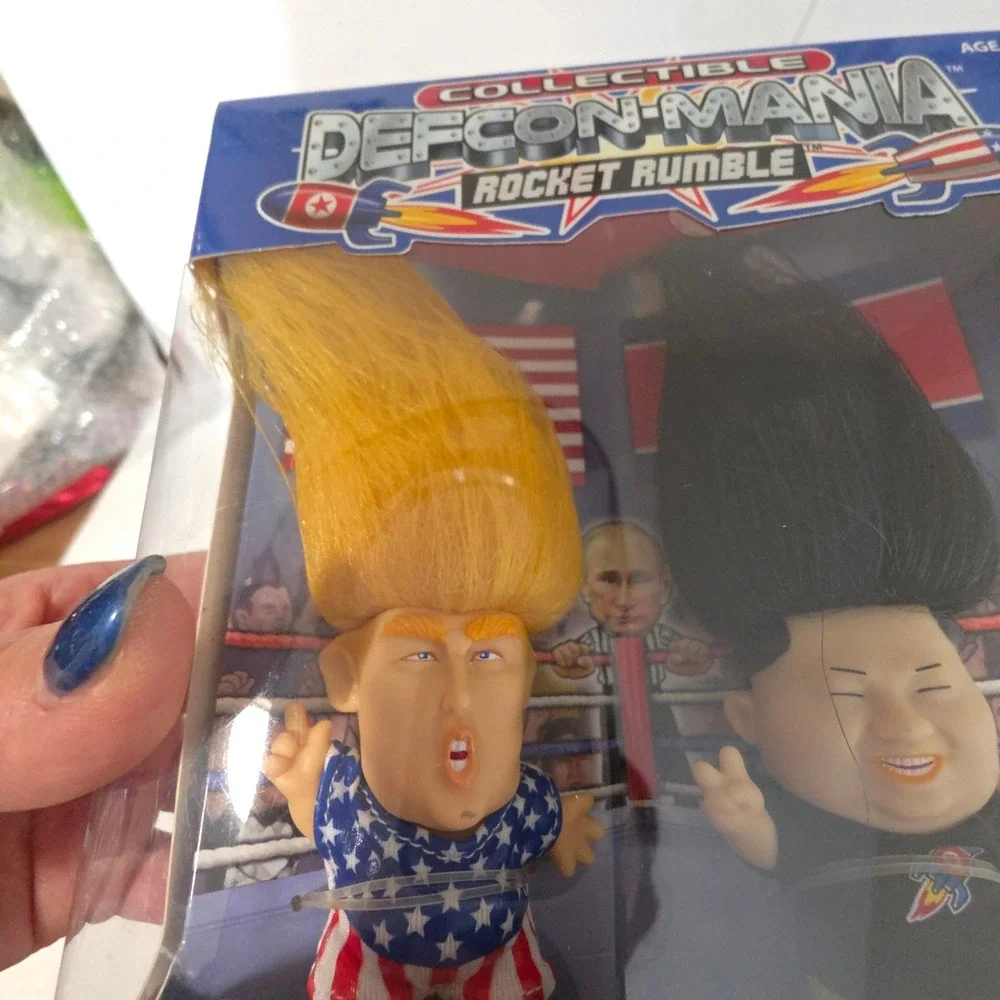 NEW DefconMania Rocket Rumble Trump vs Rocketman‎ Troll Figures Collectable Rare